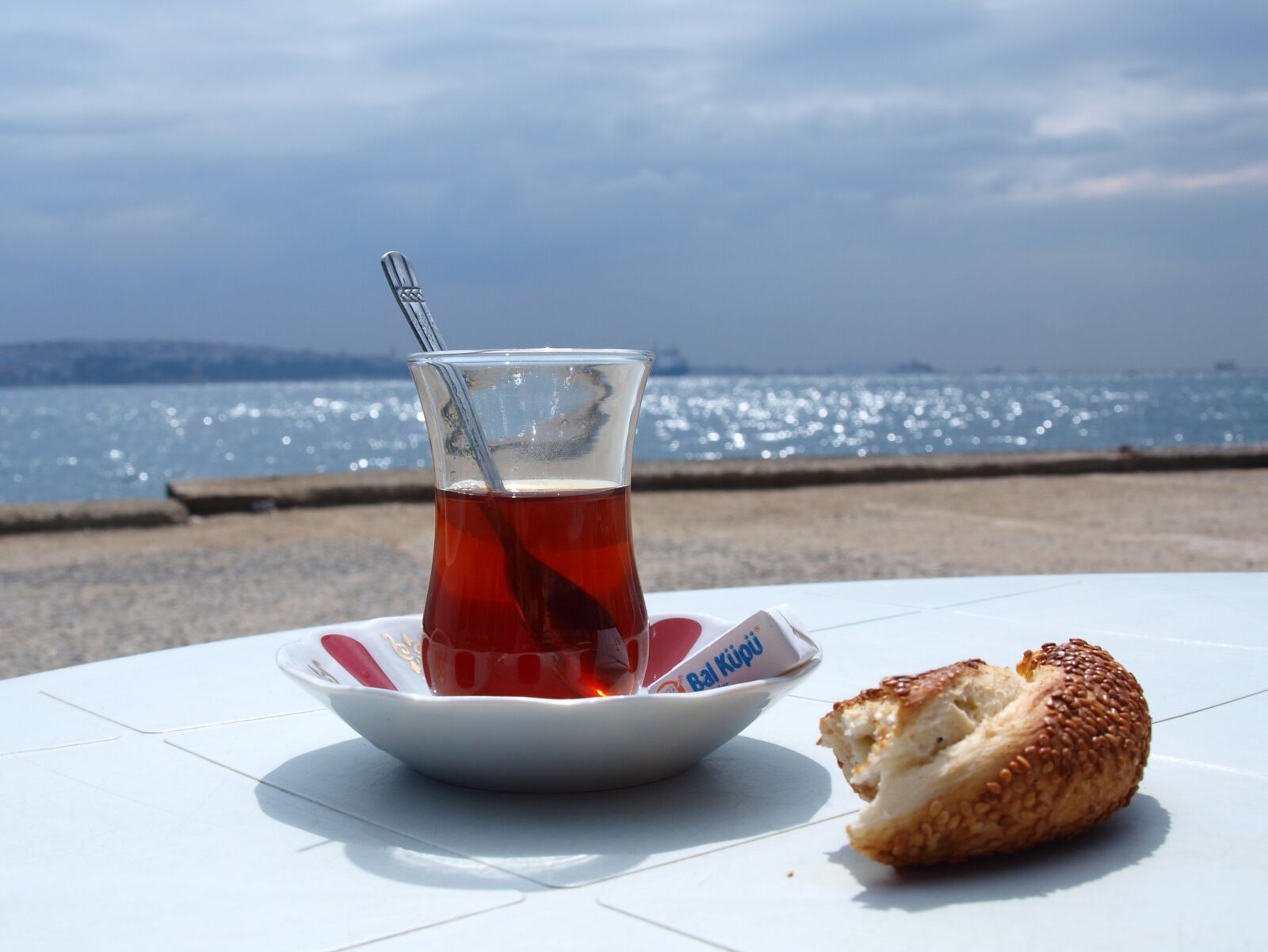 Olympus E-420 (EVOLT E-420) sample photo. Turkey, tee, simit photography