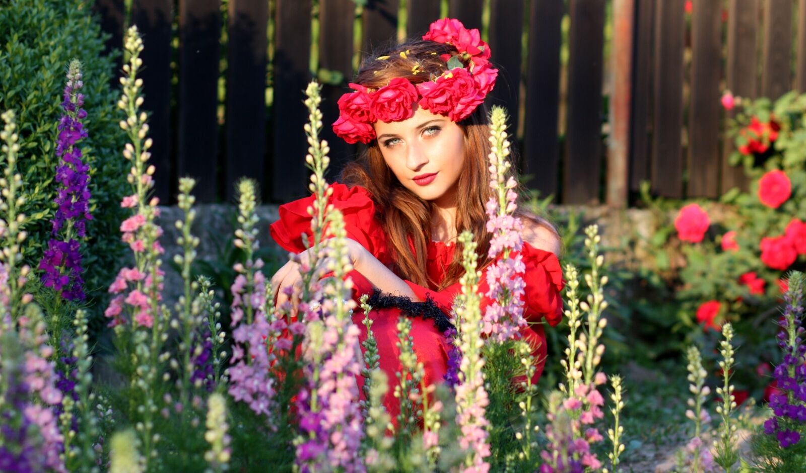 Canon EOS 450D (EOS Rebel XSi / EOS Kiss X2) sample photo. Girl, flowers, wreath photography