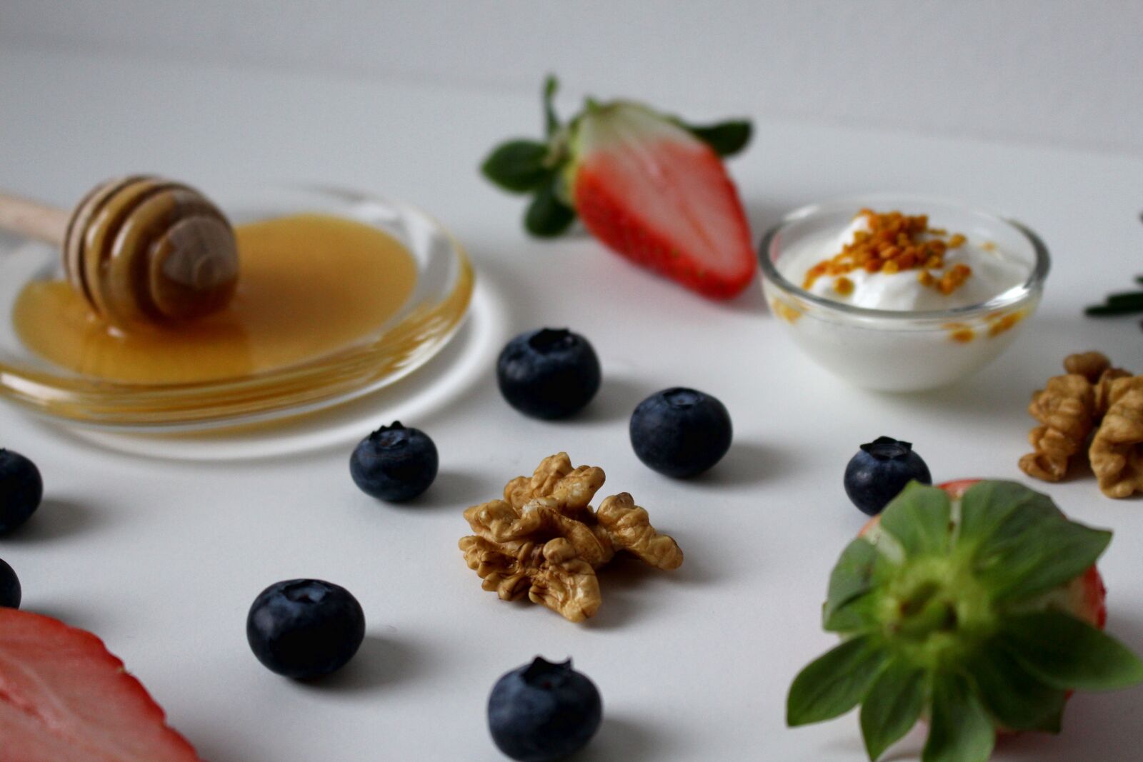Canon EOS 700D (EOS Rebel T5i / EOS Kiss X7i) sample photo. Honey, strawberries, berries photography