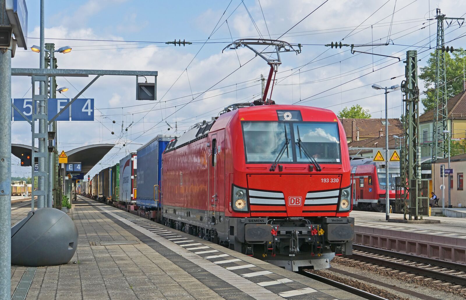 Panasonic Lumix DC-G9 sample photo. Container train, deutsche bahn photography