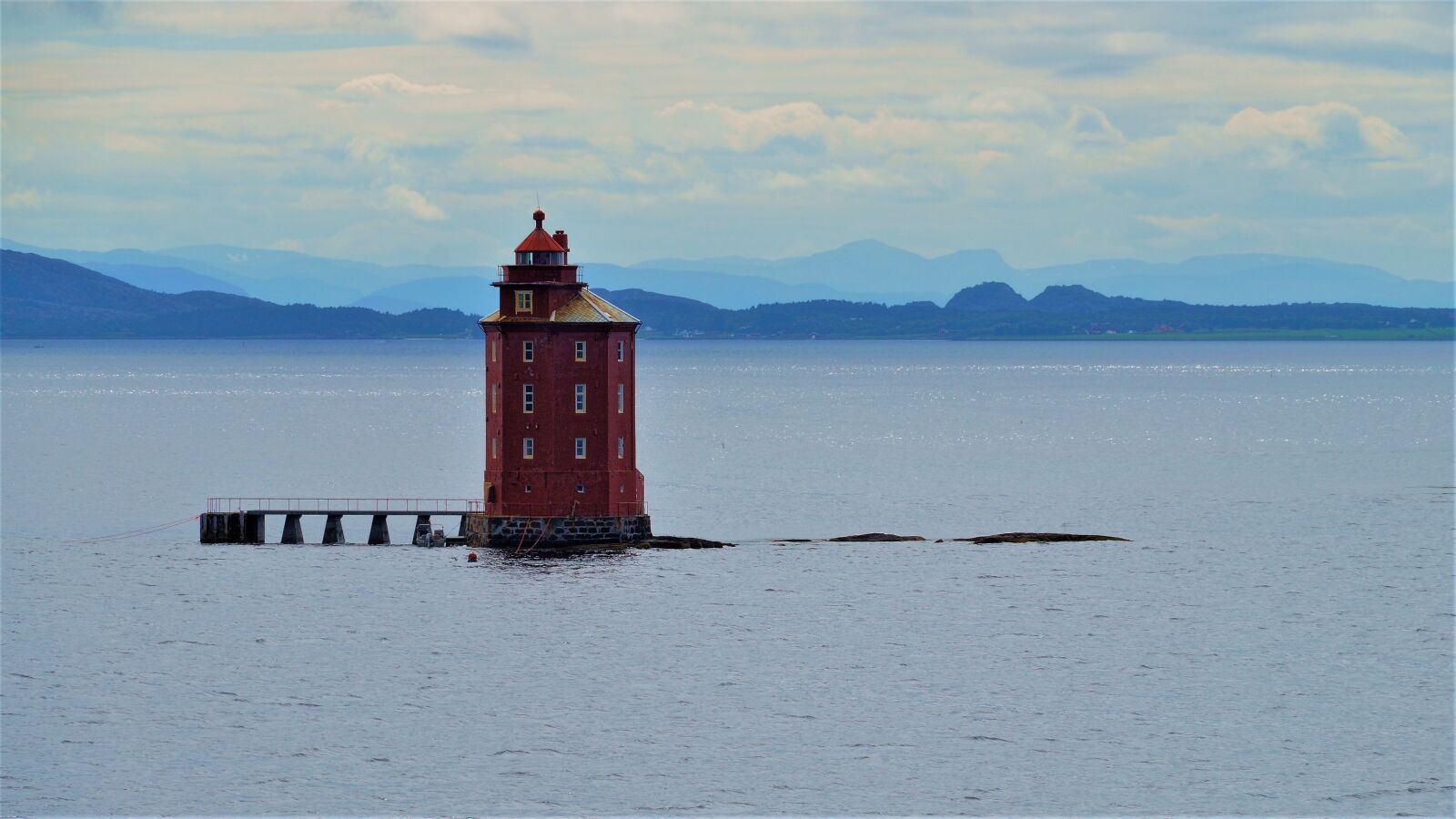 Sony Alpha QX1 sample photo. Lighthouse, sea, horizon photography