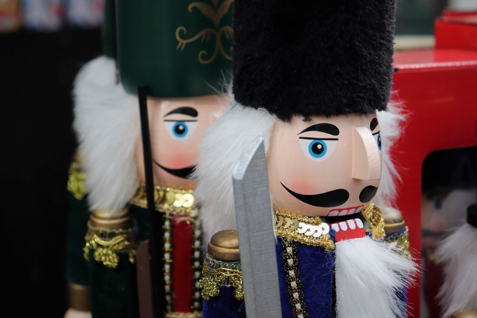 Canon EOS 200D (EOS Rebel SL2 / EOS Kiss X9) sample photo. Nusskracker figures, nutcracker, toy photography