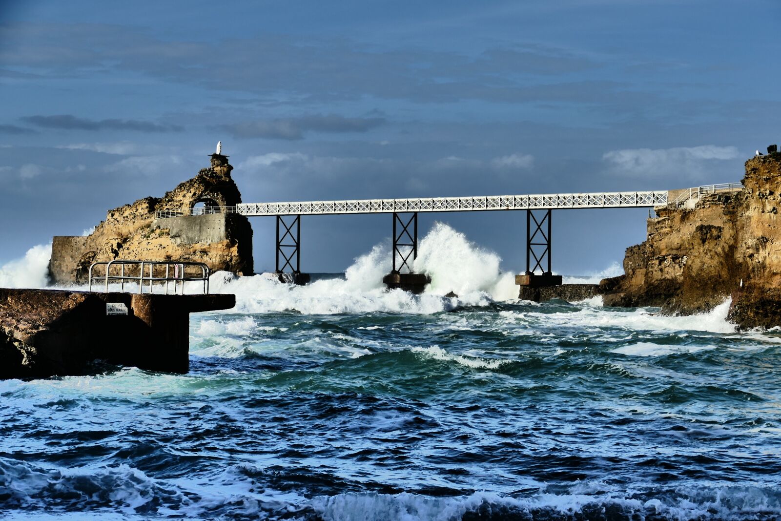 Panasonic Lumix DMC-FZ1000 sample photo. Biarritz, sea, ocean photography