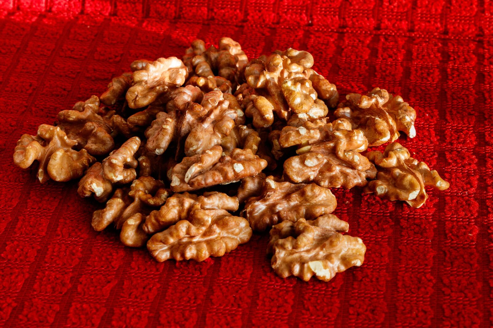 Canon EF 24-105mm F4L IS II USM sample photo. Walnuts, nuts, food photography