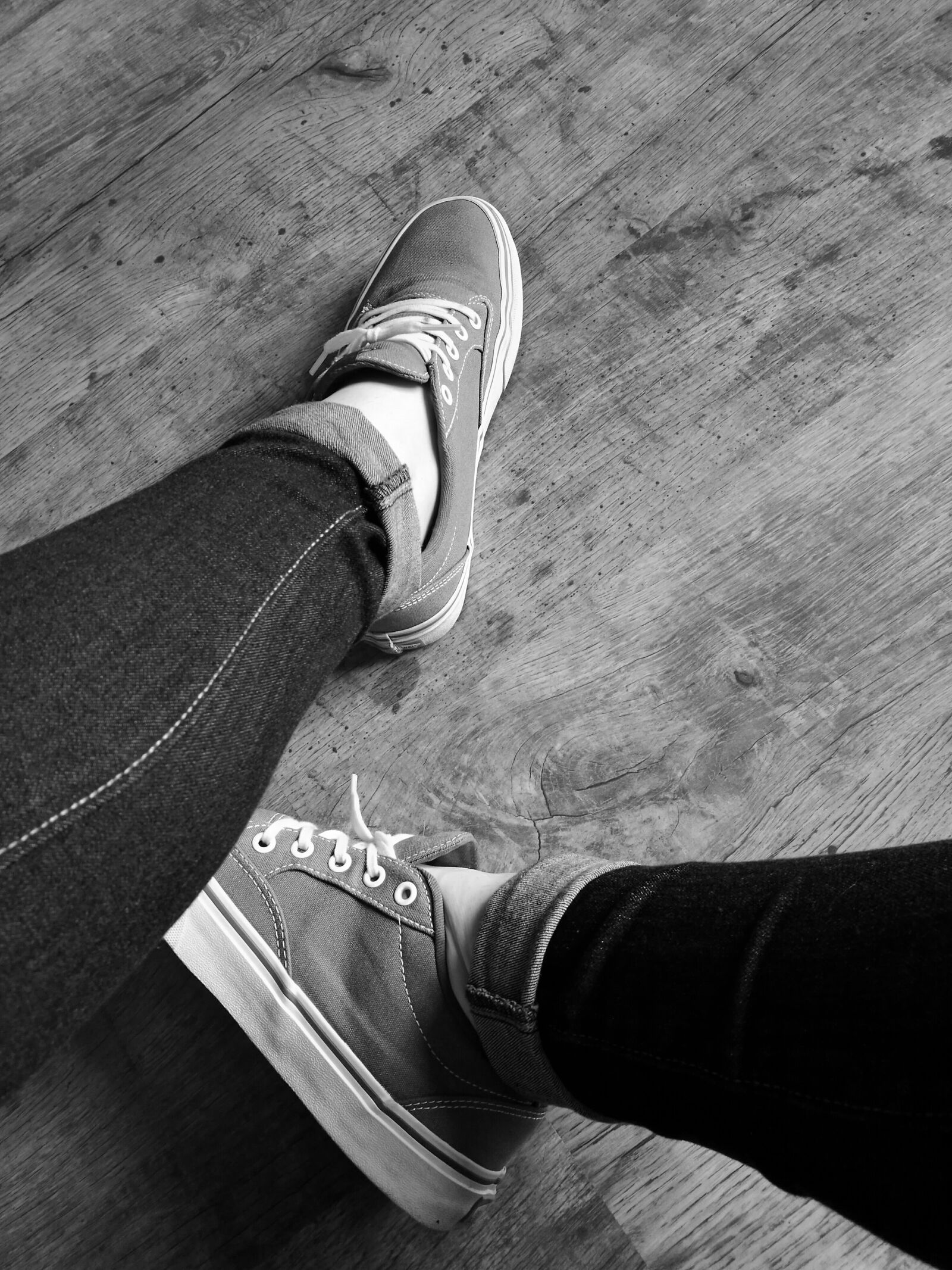 HUAWEI P9 sample photo. Black, and, white, feet photography