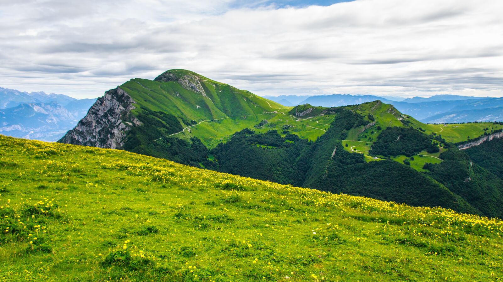 Canon EOS 650D (EOS Rebel T4i / EOS Kiss X6i) sample photo. Monte baldo, mountains, hiking photography