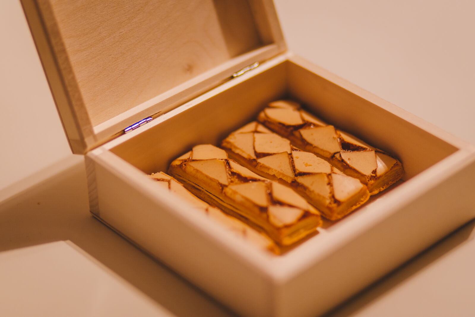 Canon EF 85mm F1.8 USM sample photo. Cookie, food, wood photography