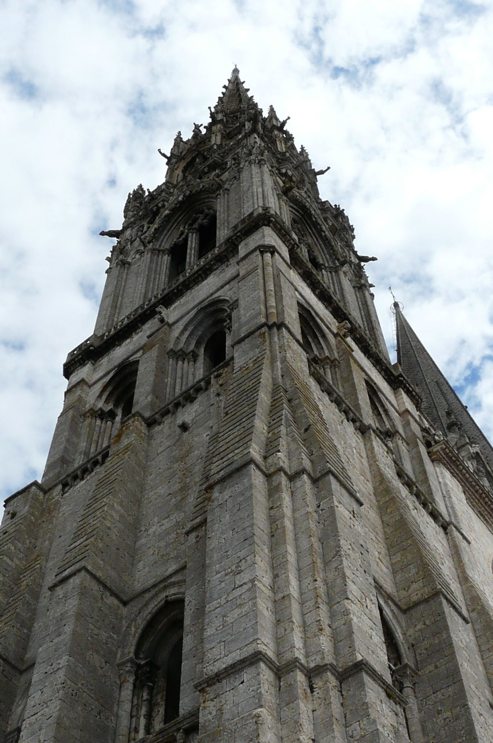 Panasonic DMC-FZ18 sample photo. Chartres, building, gothic photography