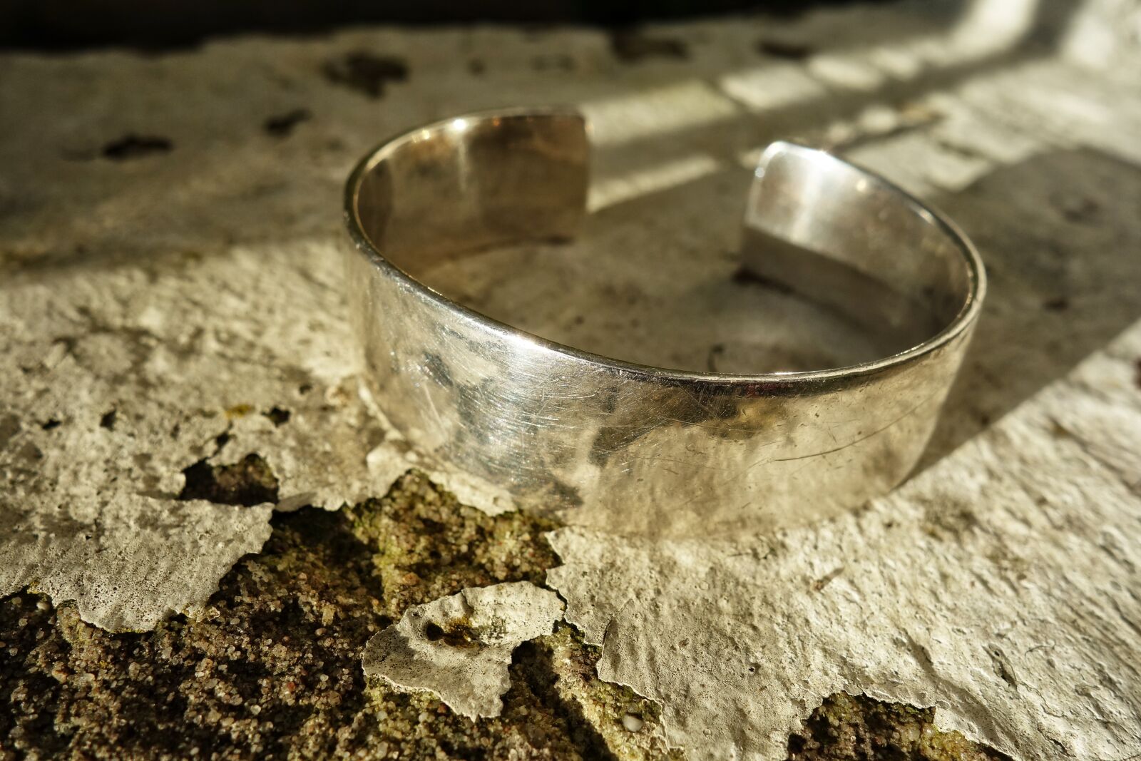 Sony Cyber-shot DSC-RX100 sample photo. Cuff, bracelet, silver photography