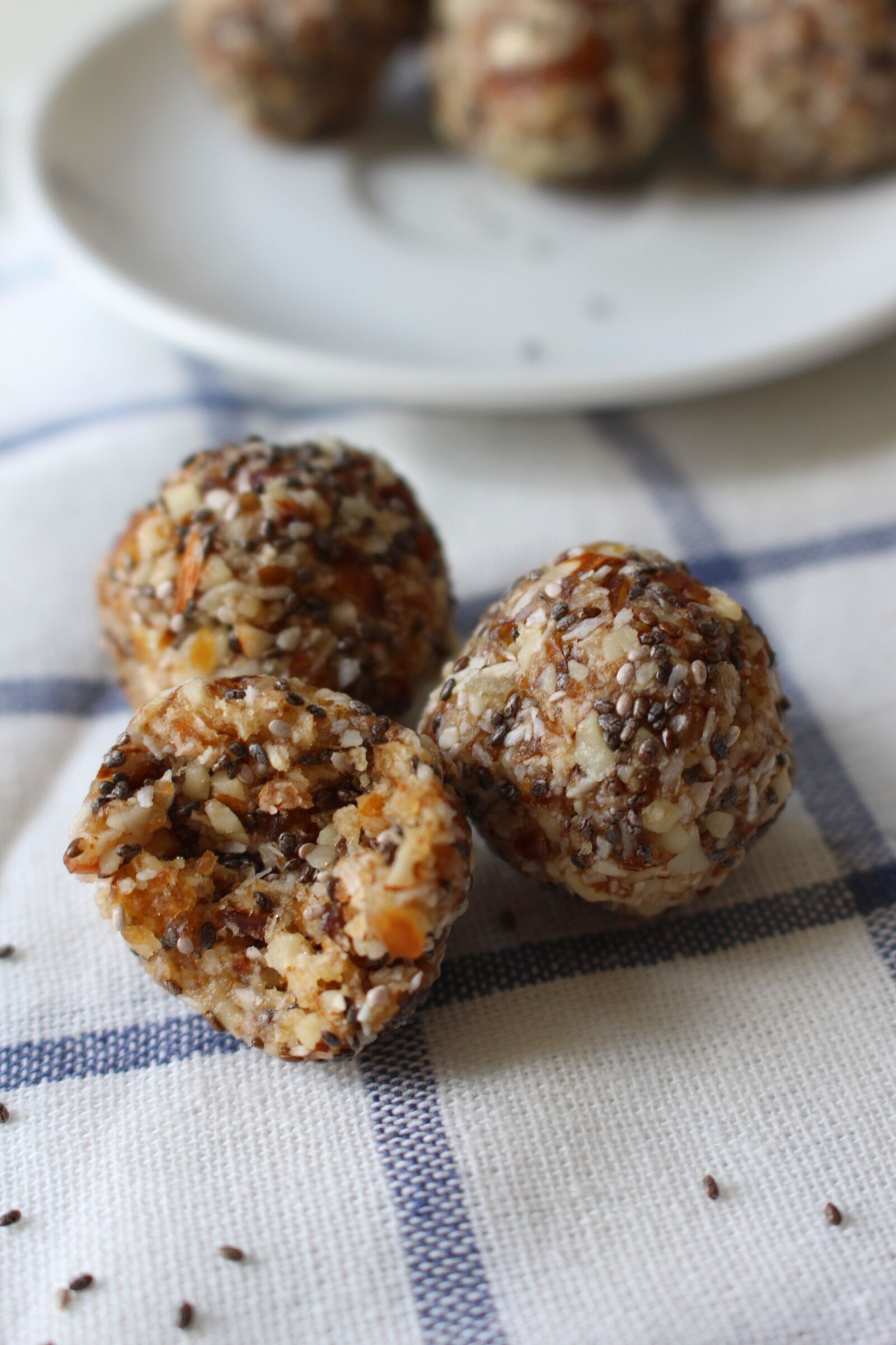Canon EOS 700D (EOS Rebel T5i / EOS Kiss X7i) sample photo. Chia seeds, seeds, nuts photography
