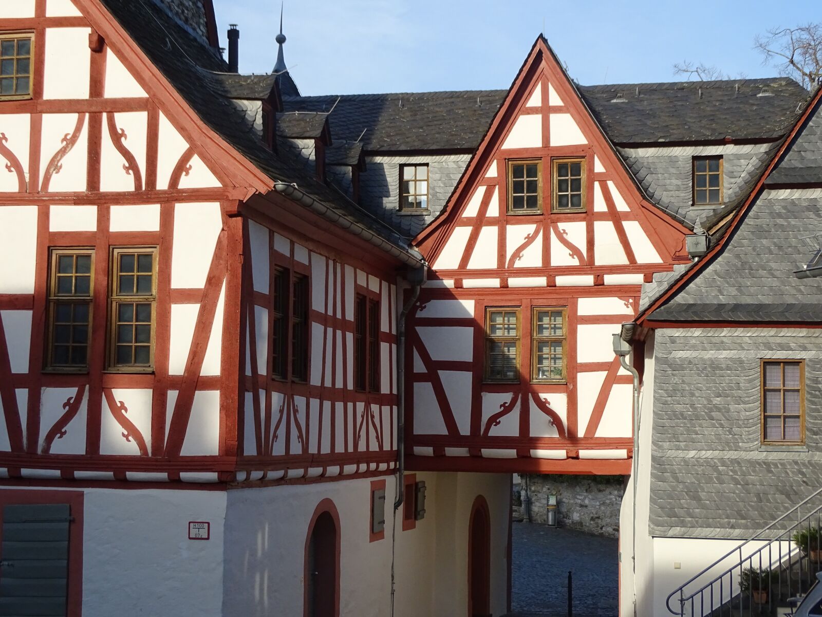 Sony Cyber-shot DSC-HX400V sample photo. Truss, medieval, compartments photography
