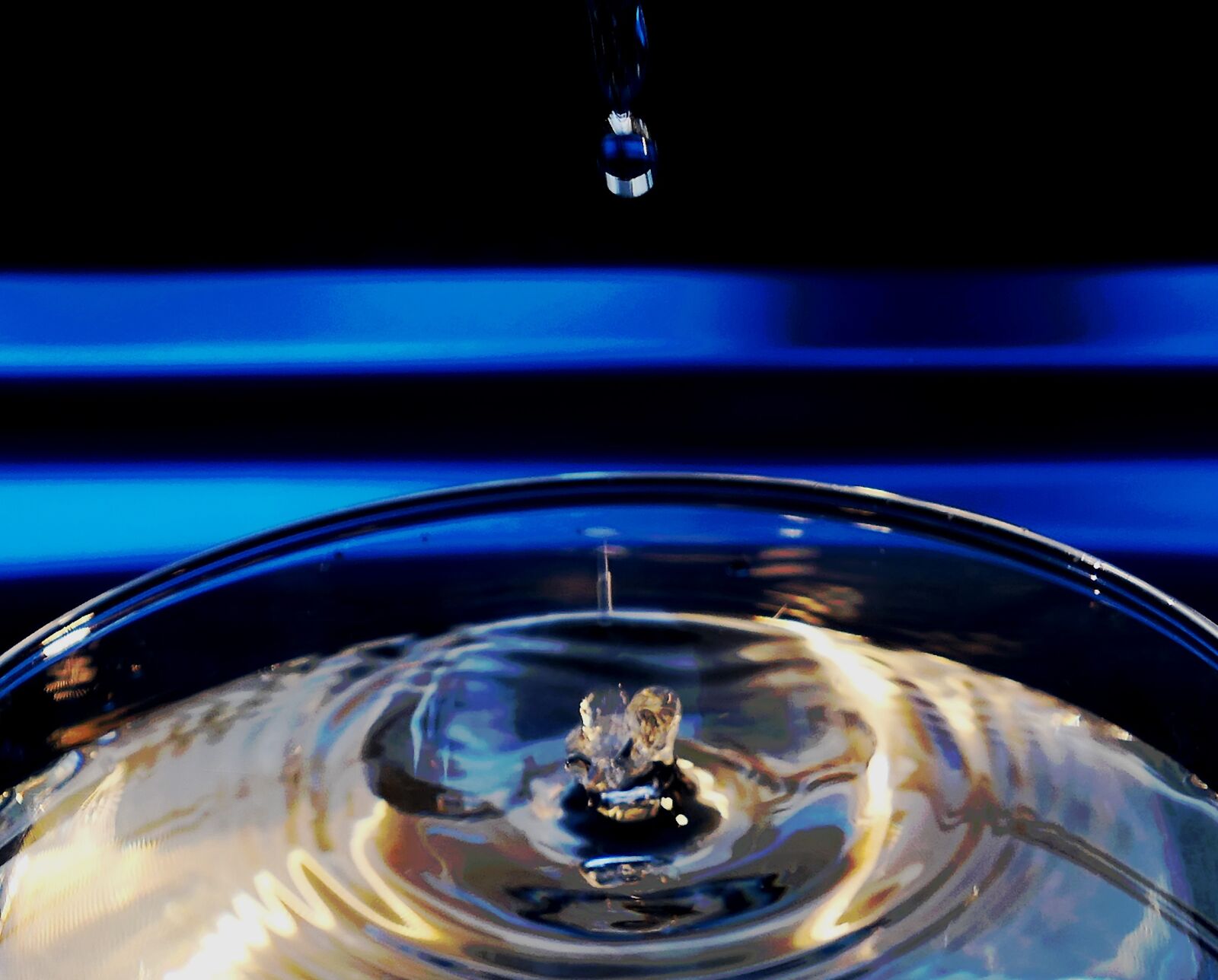 Panasonic Lumix DMC-LX10 (Lumix DMC-LX15) sample photo. Drop of water, water photography