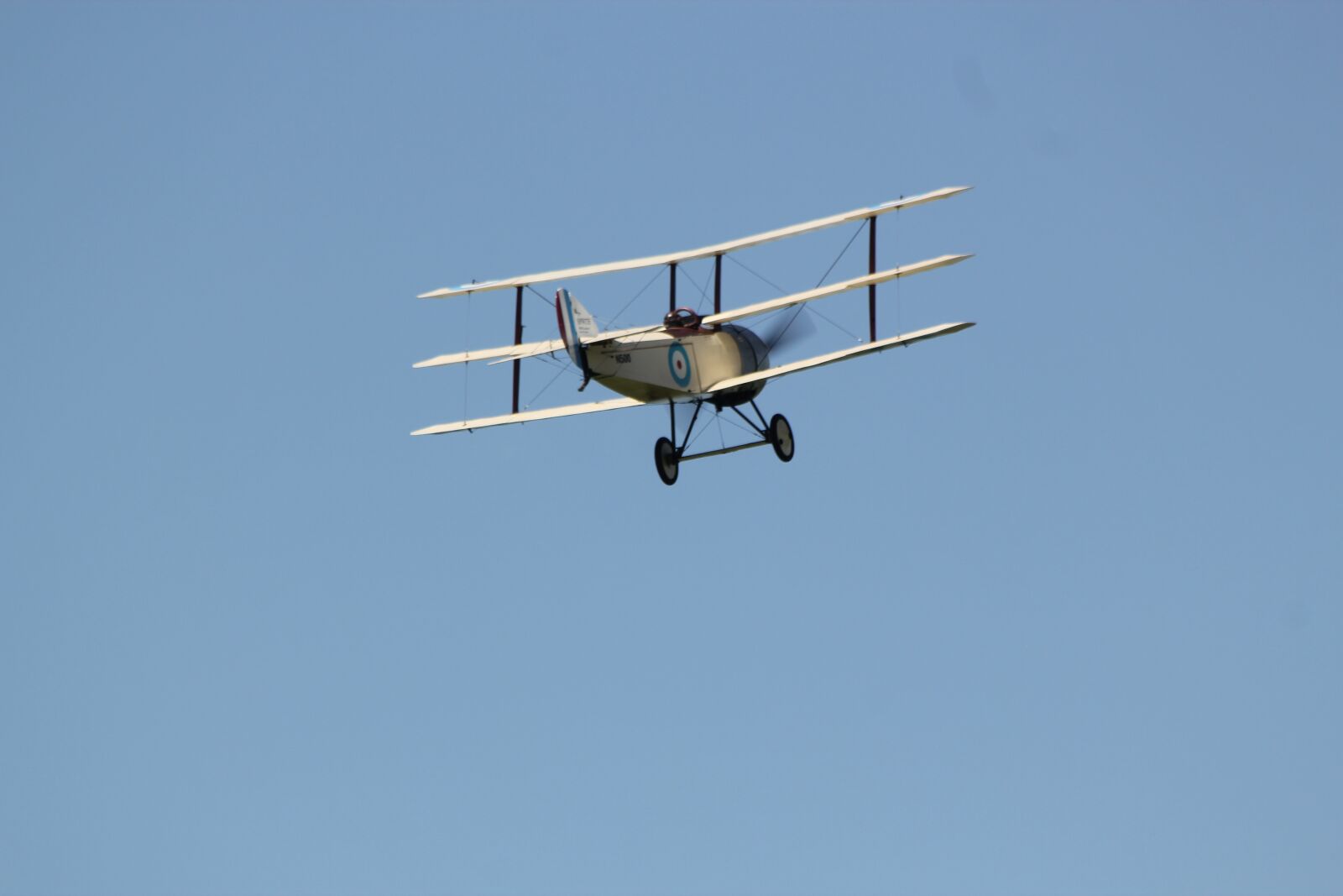 Canon EOS 550D (EOS Rebel T2i / EOS Kiss X4) sample photo. Triplane, aeroplane, vintage photography
