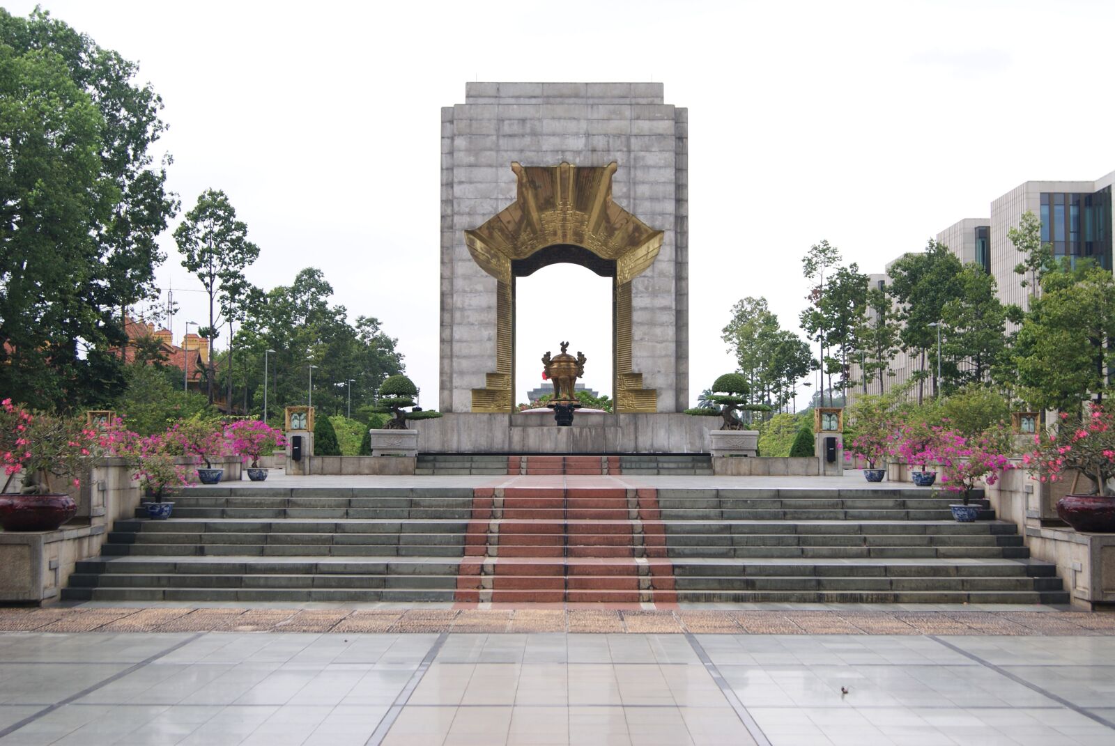Sony Alpha DSLR-A230 sample photo. Vietnam, monument, places of photography