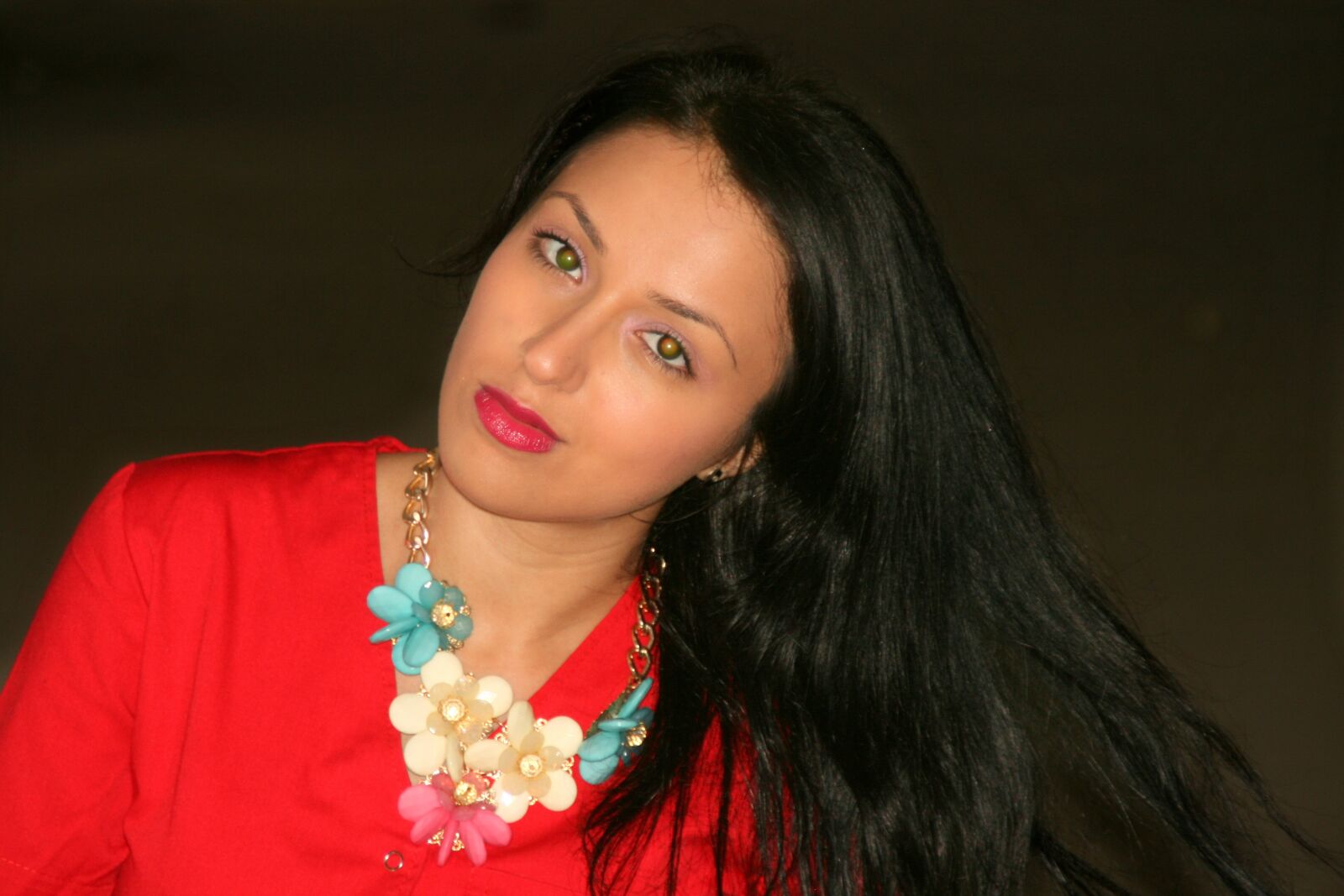 Canon EOS 400D (EOS Digital Rebel XTi / EOS Kiss Digital X) sample photo. Girl, green eyes, seduction photography