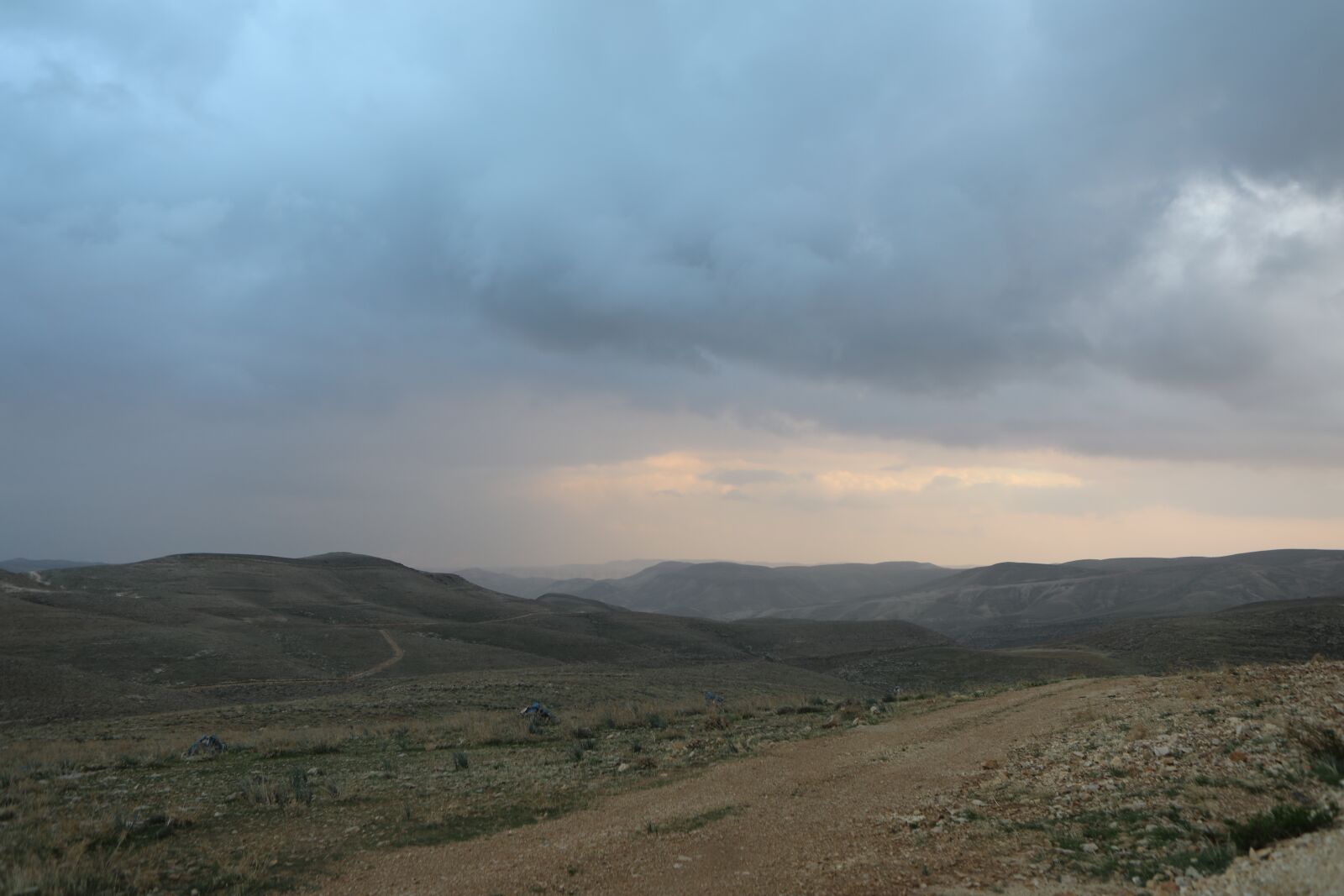 Canon EOS 5D Mark IV sample photo. Desert, mounts, nature photography