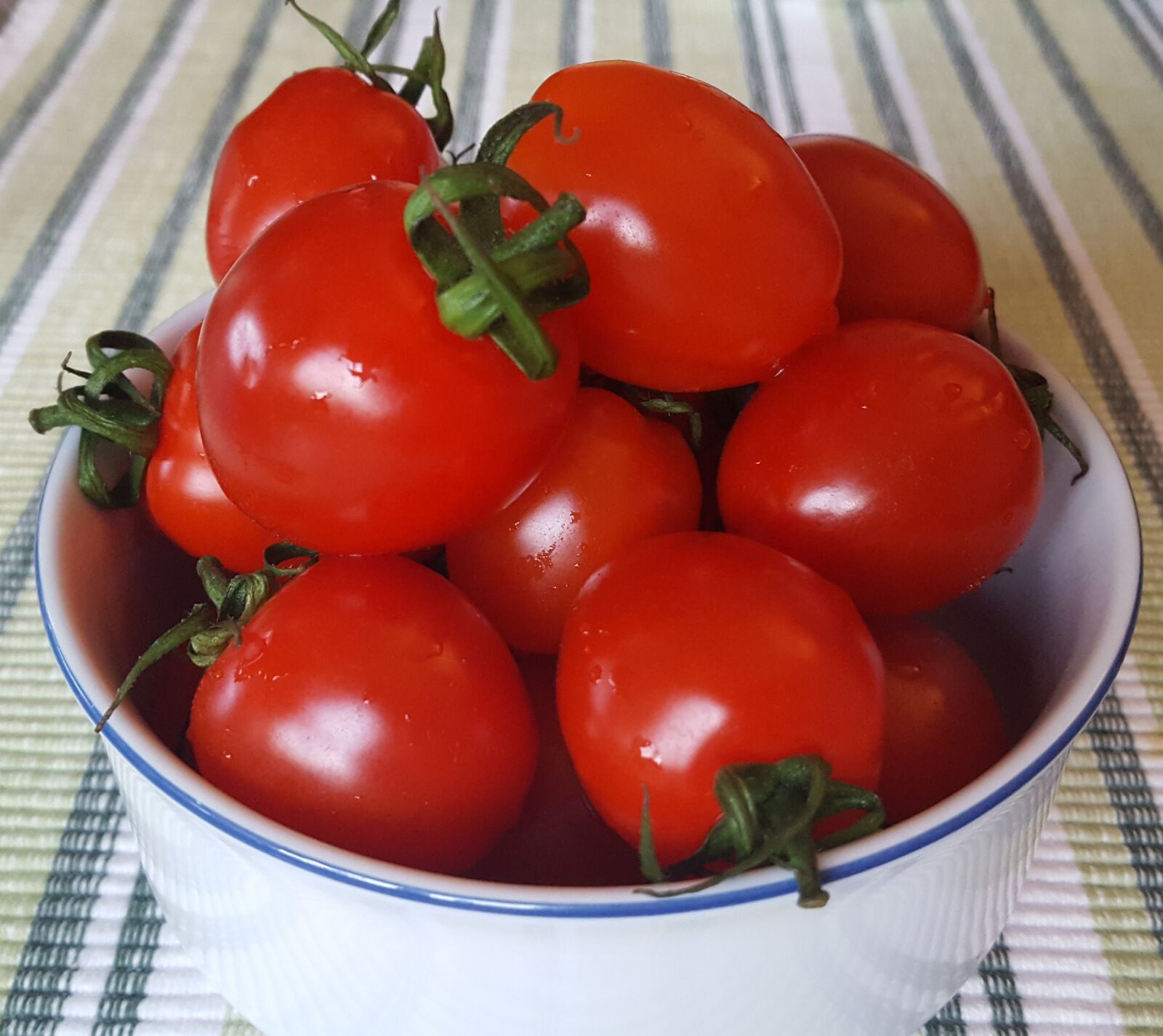 Samsung Galaxy S6 sample photo. Tomatoes, vegetables, red photography
