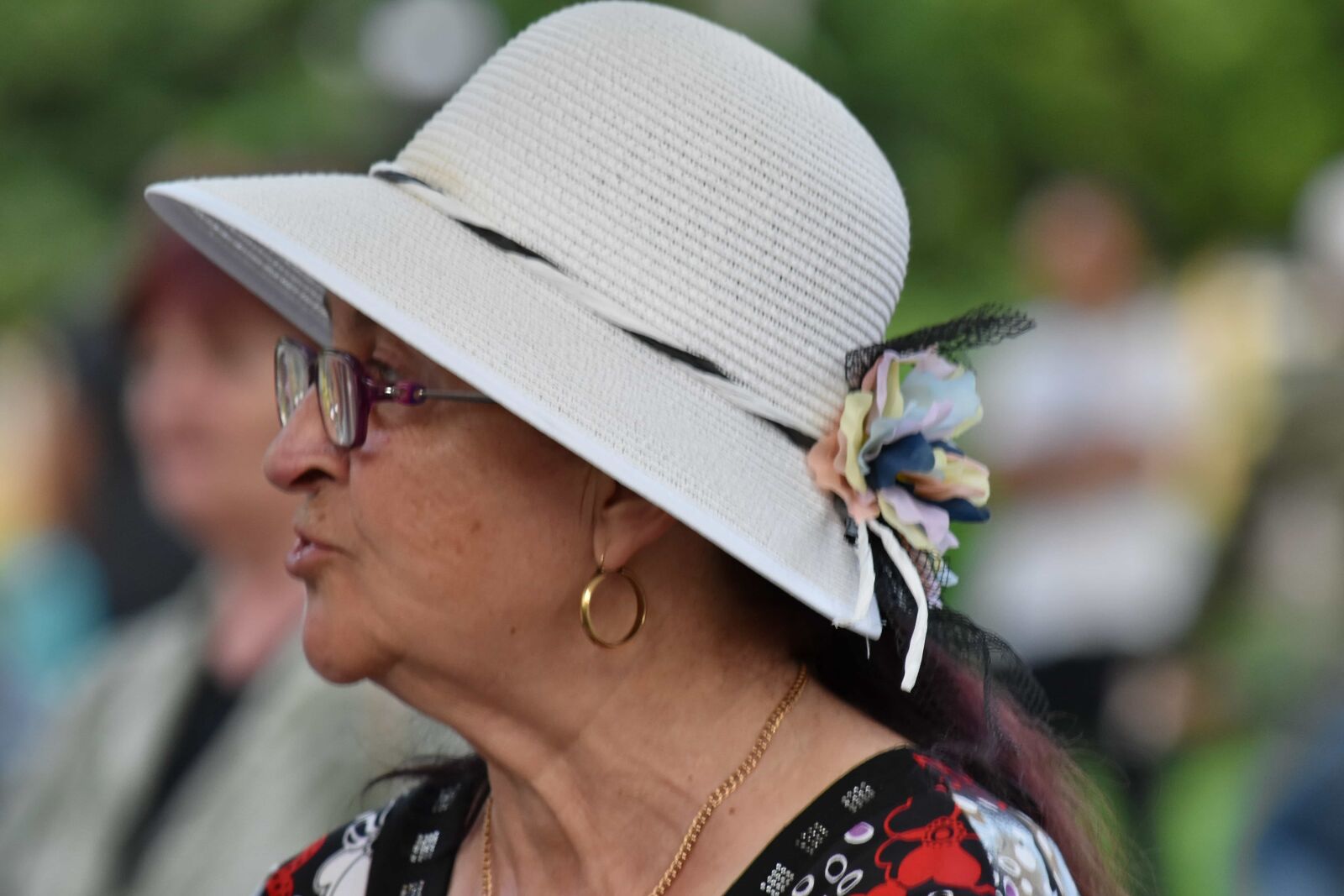Nikon D5500 sample photo. Eyeglasses, fashion, hat, side photography