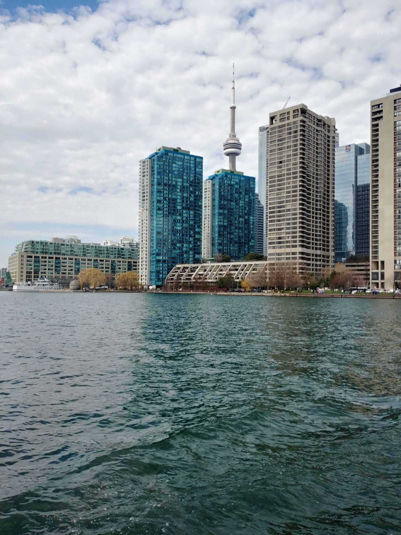 LG G6 sample photo. Toronto, cn tower, canada photography