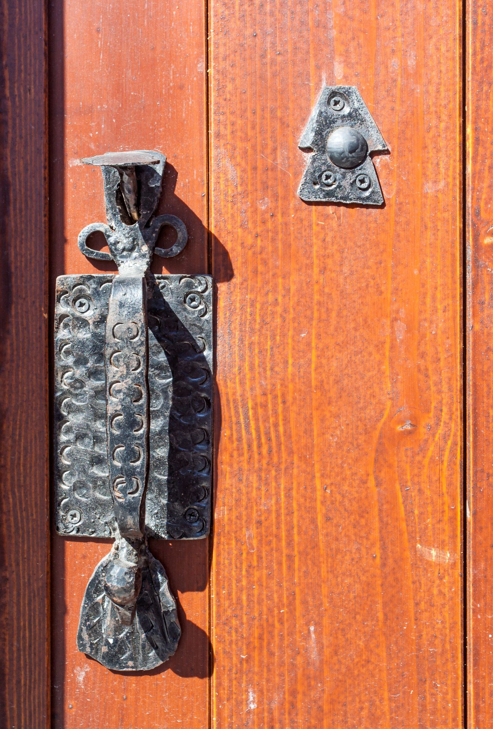 Canon EOS 350D (EOS Digital Rebel XT / EOS Kiss Digital N) sample photo. Door, handle, metal photography