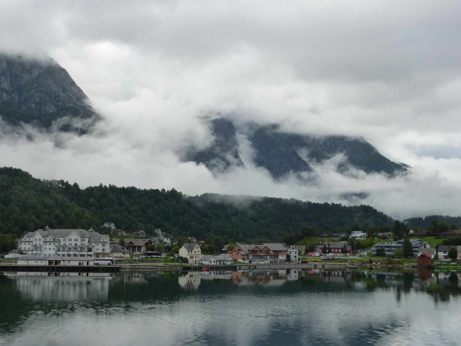 Panasonic Lumix DMC-FZ200 sample photo. Eidfjord, norway, fjords photography