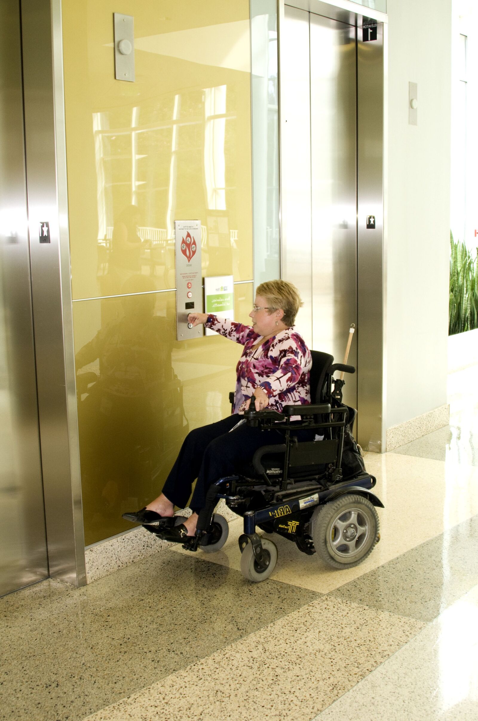 Nikon D300 sample photo. Woman, elevator, doors, building photography