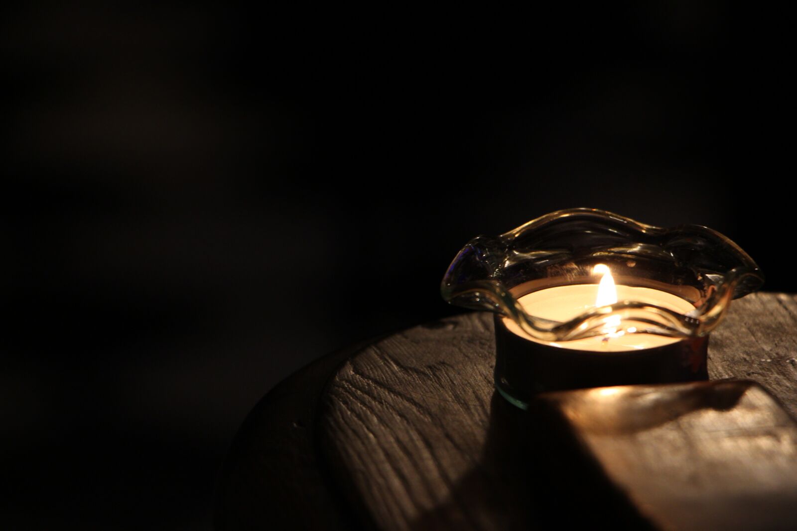 Canon EOS 700D (EOS Rebel T5i / EOS Kiss X7i) sample photo. Light, candle, lighting photography