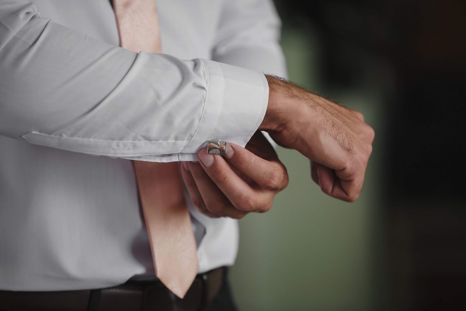Canon EOS 5D Mark III sample photo. Shirt, businessman, tie, hands photography