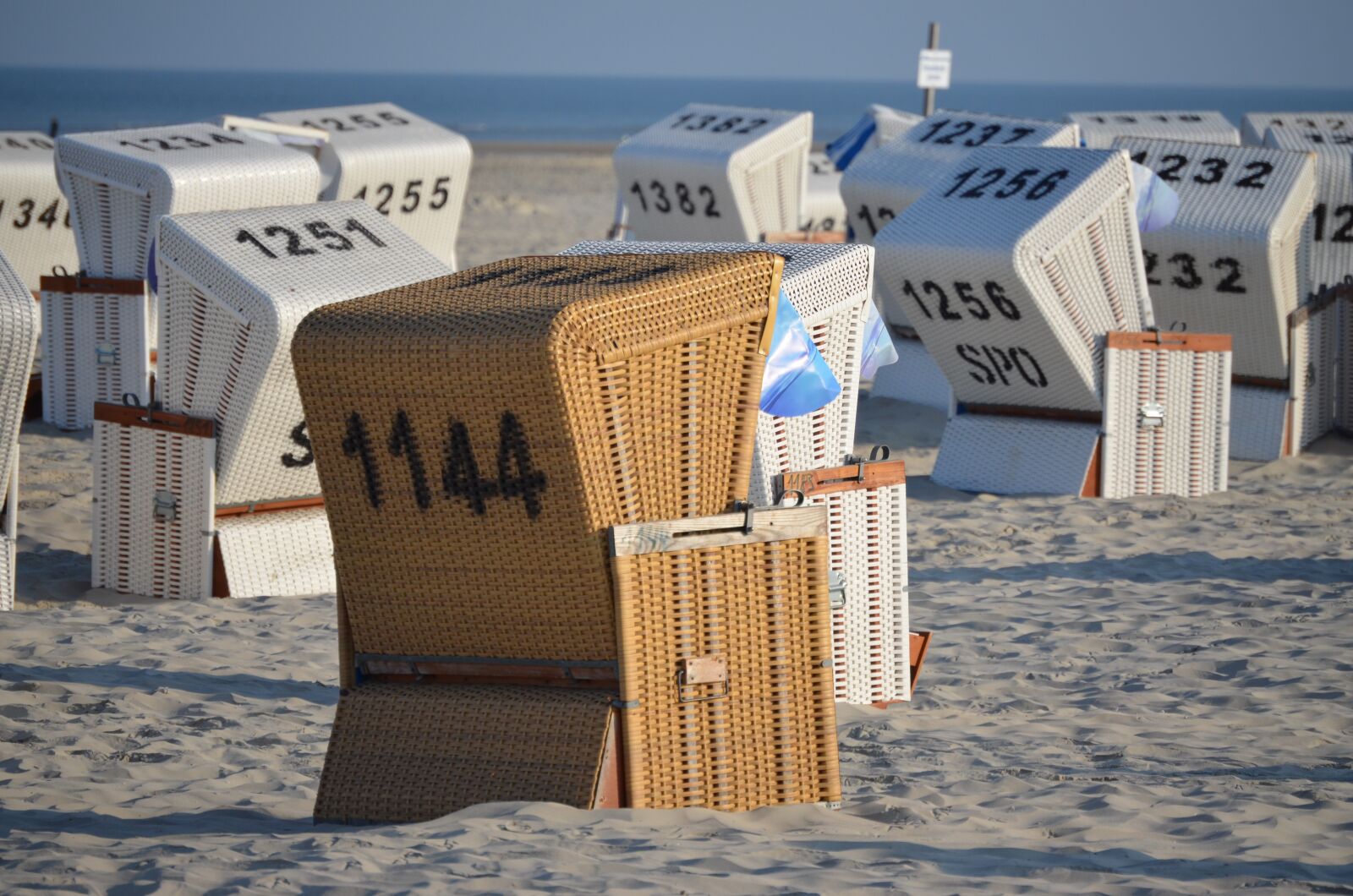 Nikon D5100 sample photo. Beach chair, north sea photography