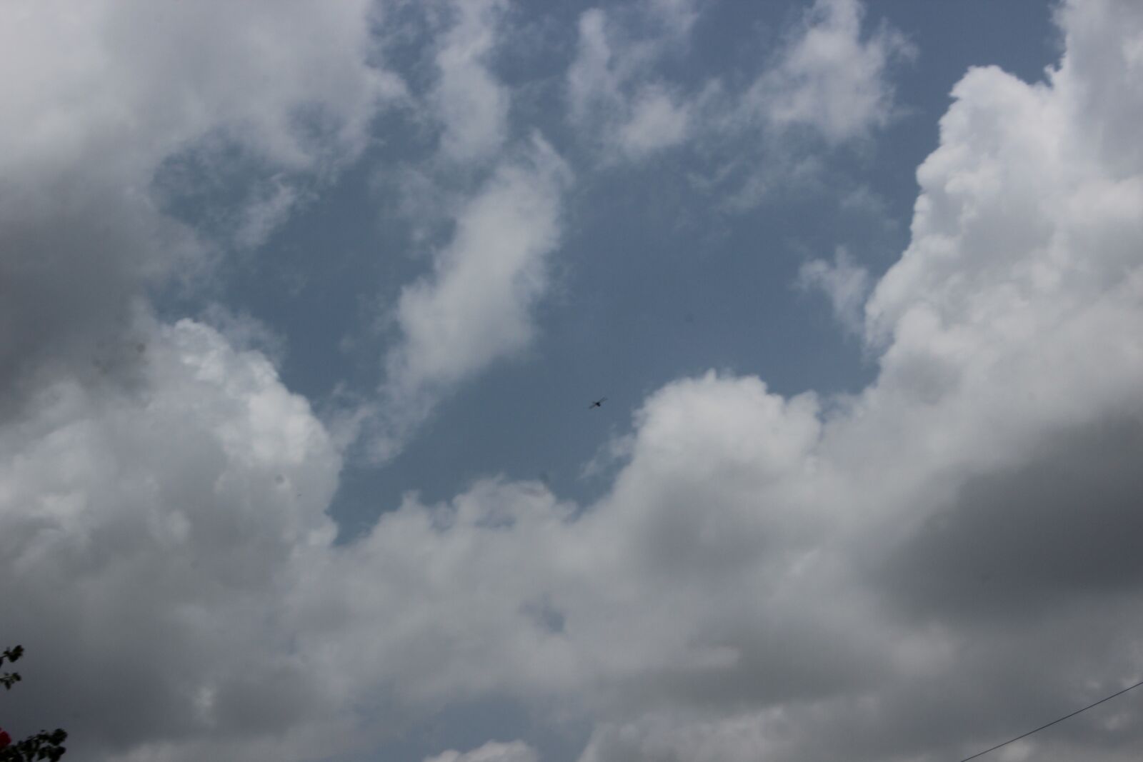 Canon EOS 600D (Rebel EOS T3i / EOS Kiss X5) sample photo. Rain clouds, sky, weather photography