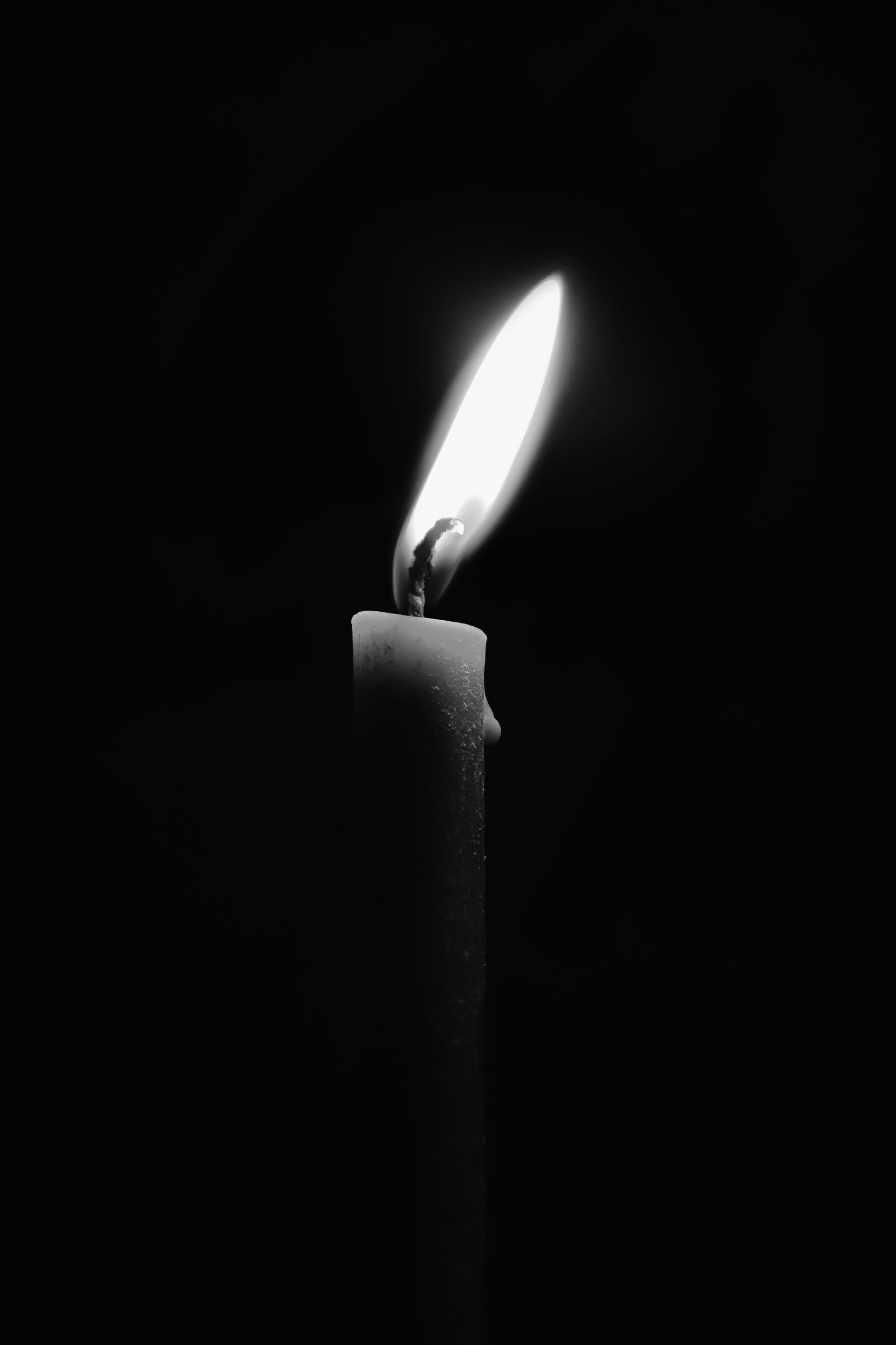 Canon EOS 200D (EOS Rebel SL2 / EOS Kiss X9) sample photo. Dark, candle, sad photography