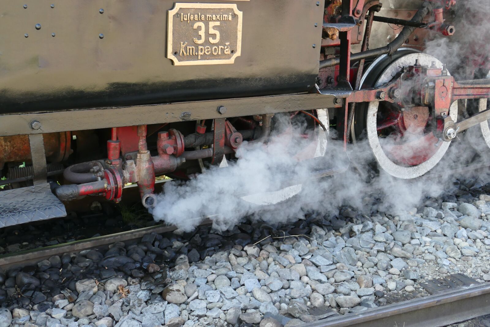 Panasonic Lumix DMC-FZ1000 sample photo. Railway, steam locomotive, nostalgia photography