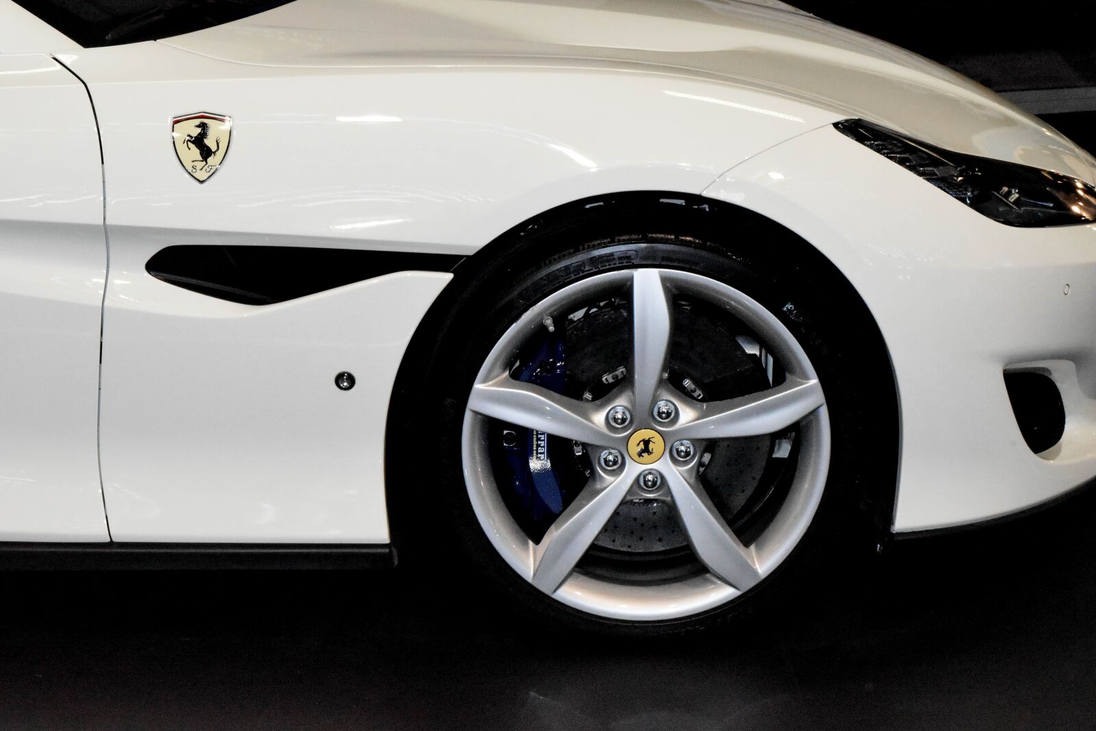 Nikon D5500 sample photo. Alloy, aluminum, expensive, tire photography