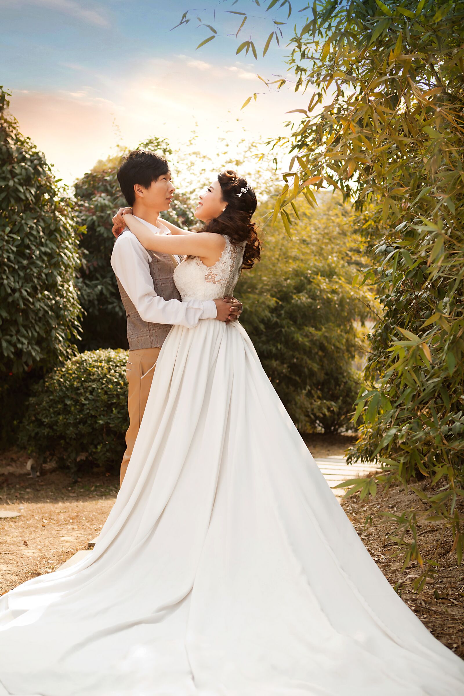 Canon EOS 5D Mark II sample photo. Wedding, wedding dresses, couples photography