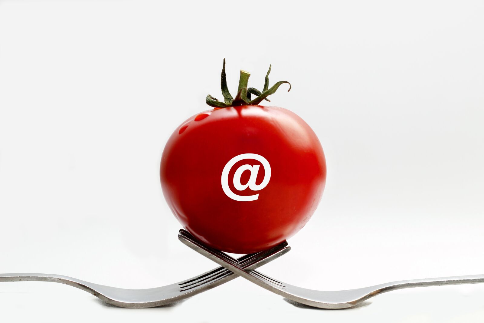Canon EOS 600D (Rebel EOS T3i / EOS Kiss X5) sample photo. Tomato, internet, fork photography