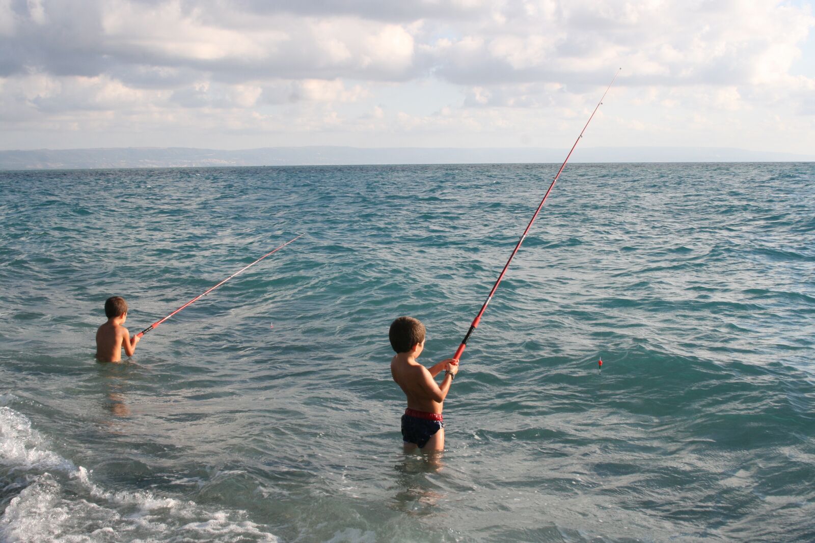 Canon EOS 400D (EOS Digital Rebel XTi / EOS Kiss Digital X) sample photo. Calabria, sea, fishing photography