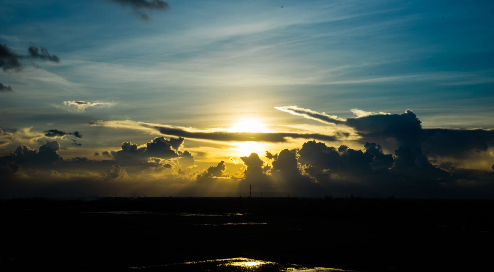 Sony a7 + Sony FE 28-70mm F3.5-5.6 OSS sample photo. Heaven, clouds, the sea photography