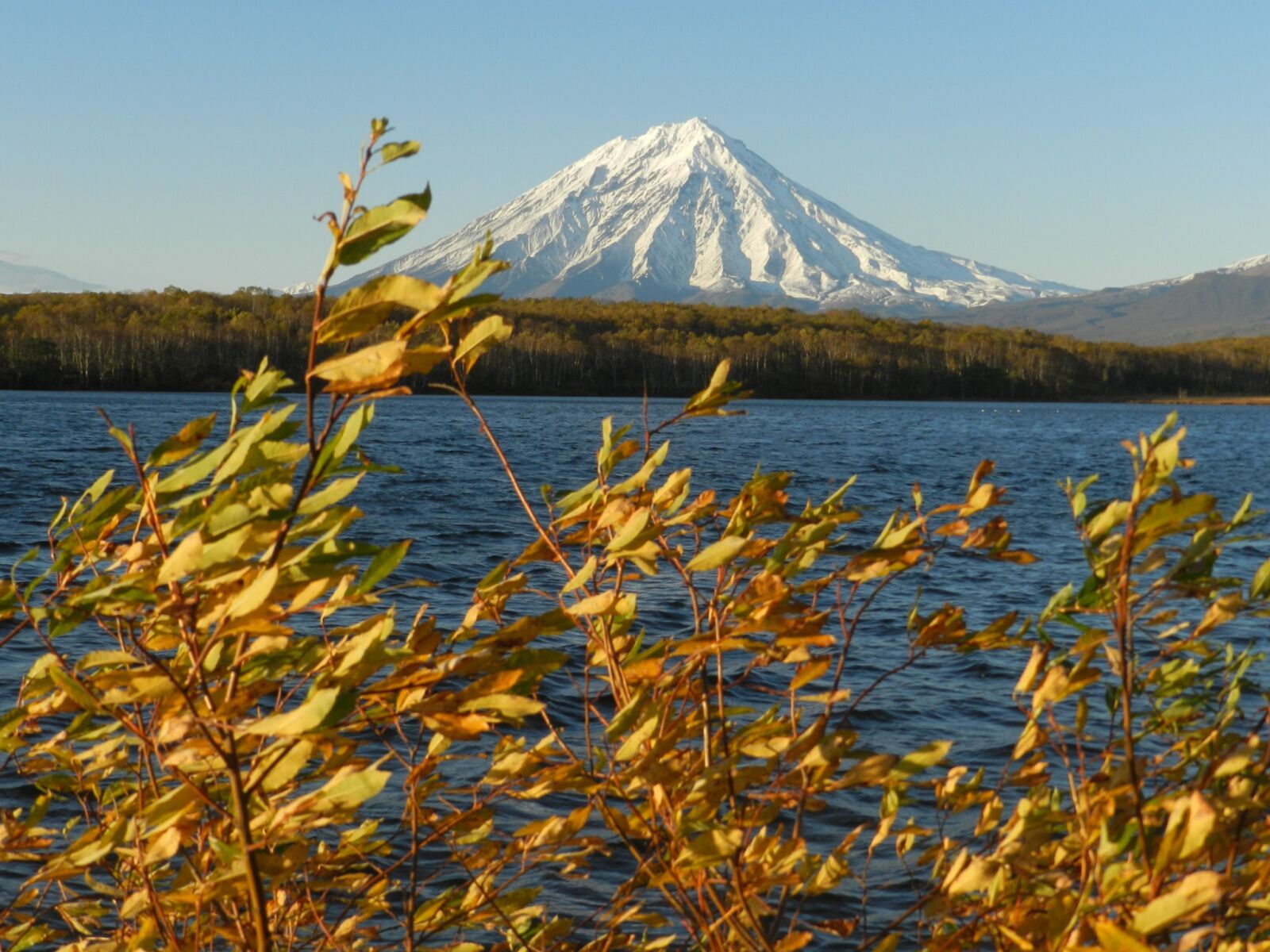 Nikon Coolpix P500 sample photo. Koryaksky volcano, kamchatka, autumn photography