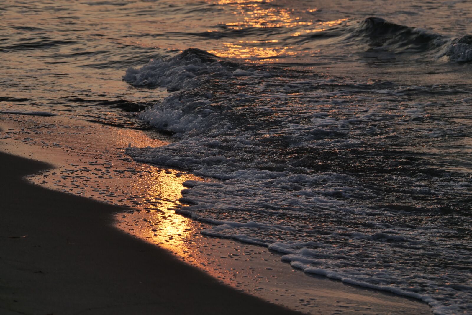 Panasonic Lumix DC-G9 sample photo. Waters, beach, sunset photography