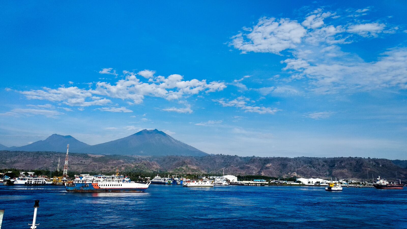 Xiaomi Redmi 5 Plus sample photo. Sea, sky, holiday photography
