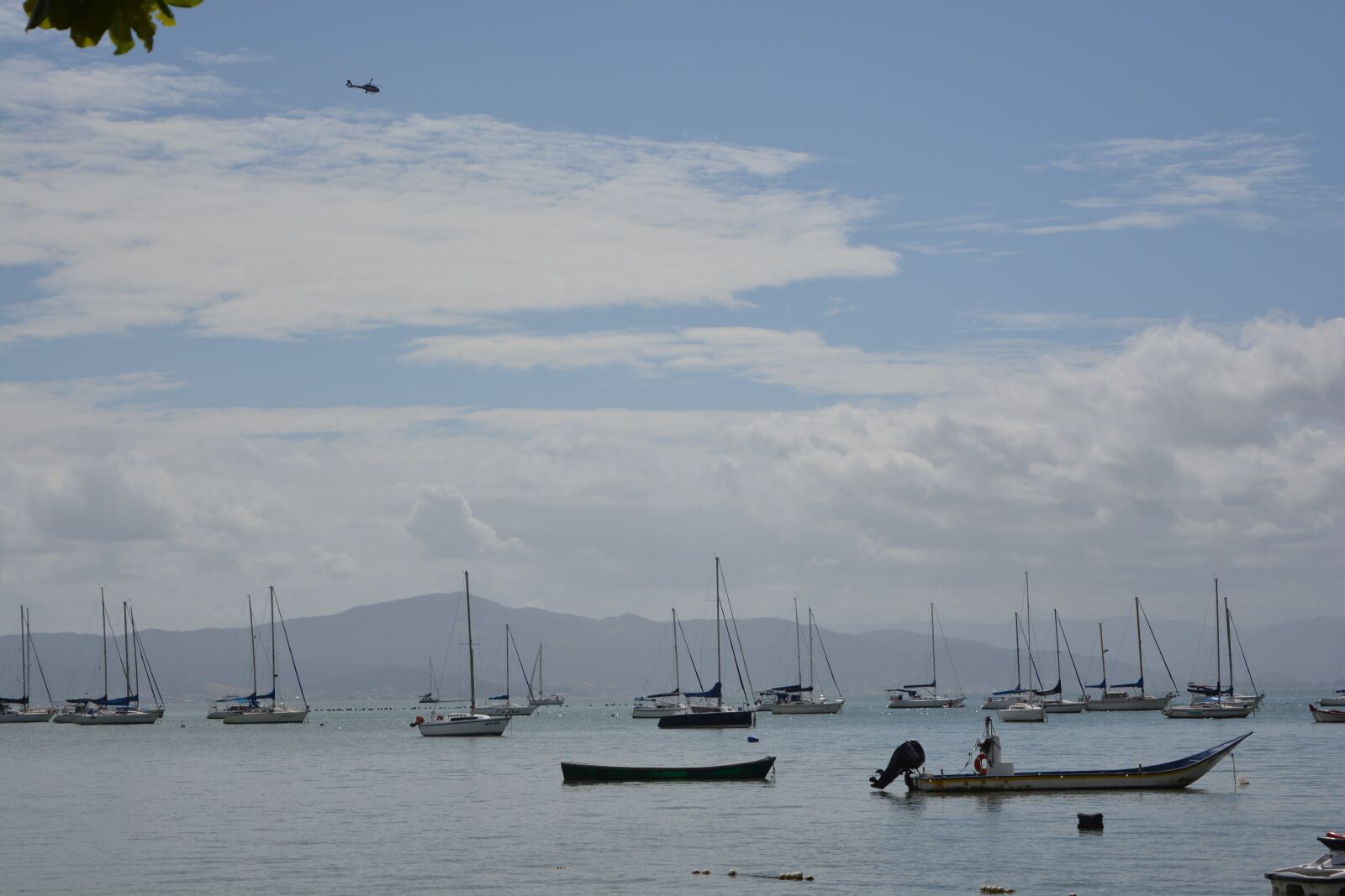 Nikon D5200 sample photo. Beach, boats, florianópolis photography