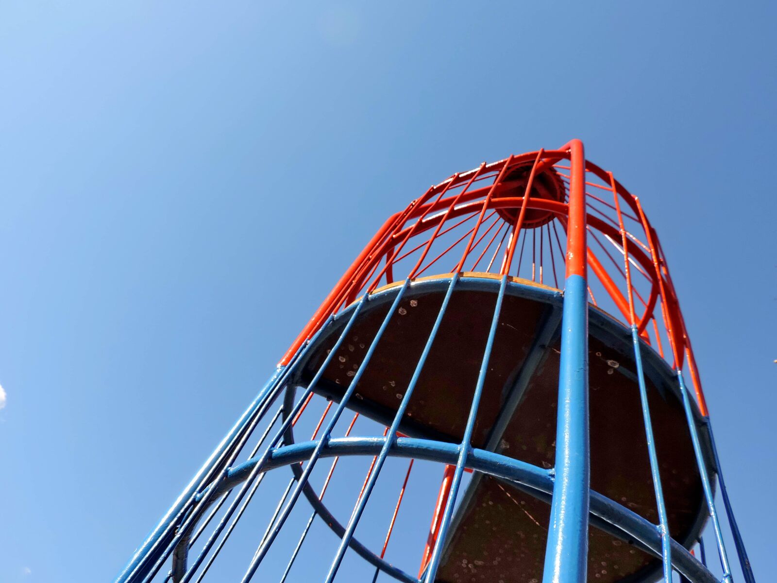 Nikon Coolpix P520 sample photo. Playground, modern, city, steel photography