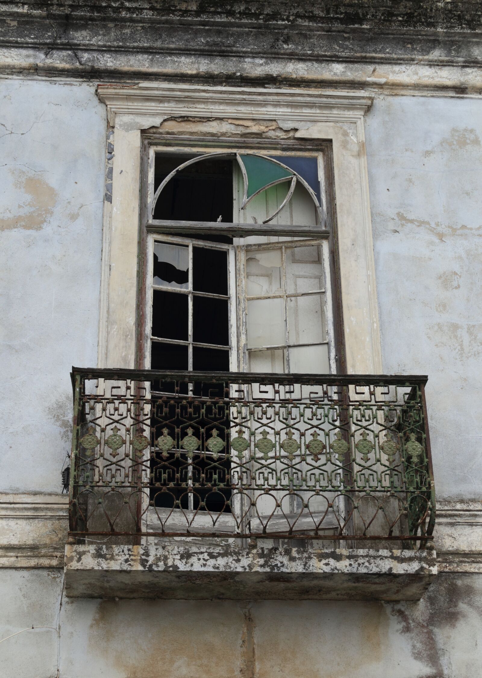 Canon EOS 550D (EOS Rebel T2i / EOS Kiss X4) sample photo. Portugal, sines, building photography
