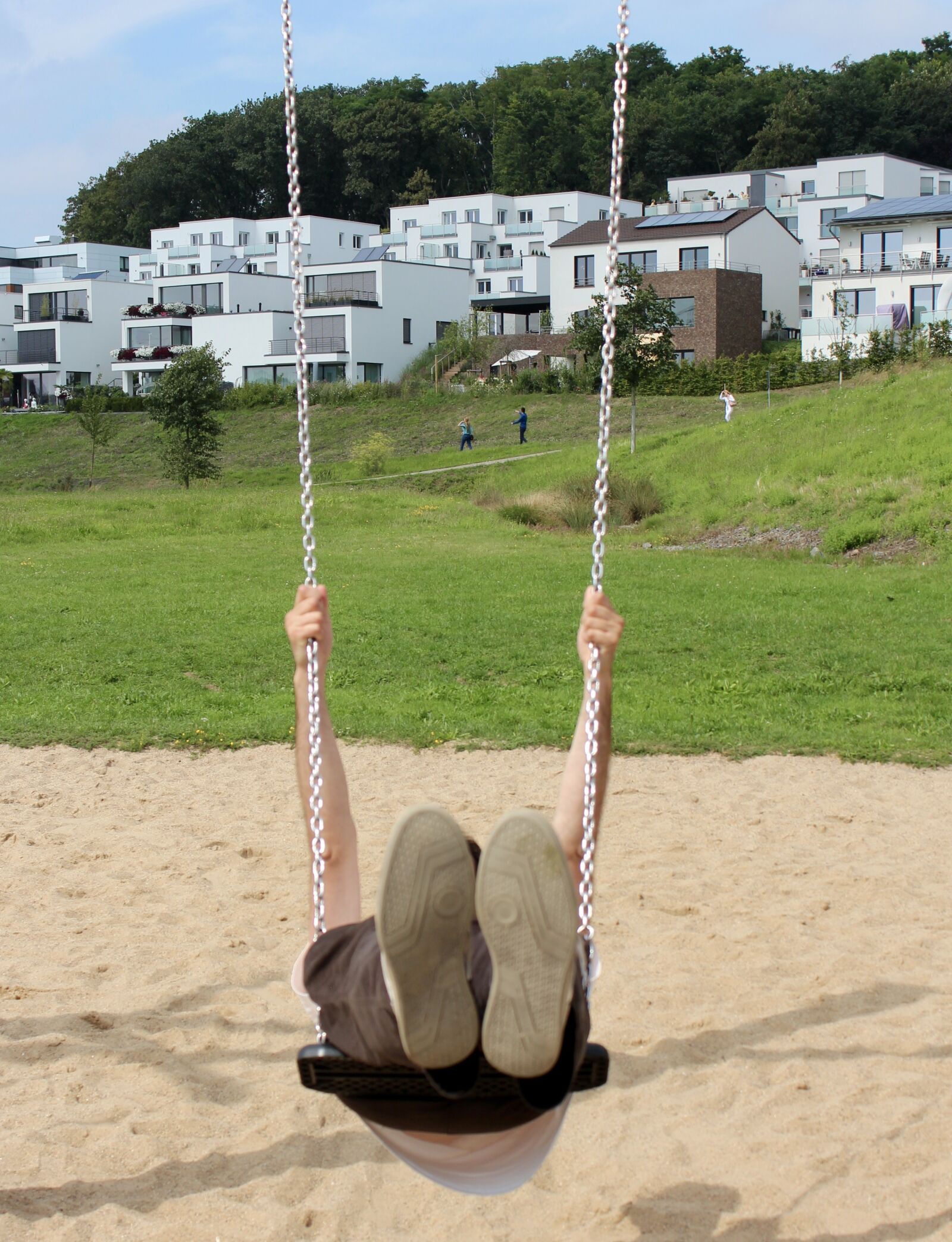 Canon EOS 600D (Rebel EOS T3i / EOS Kiss X5) sample photo. Rock, playground, shoes photography