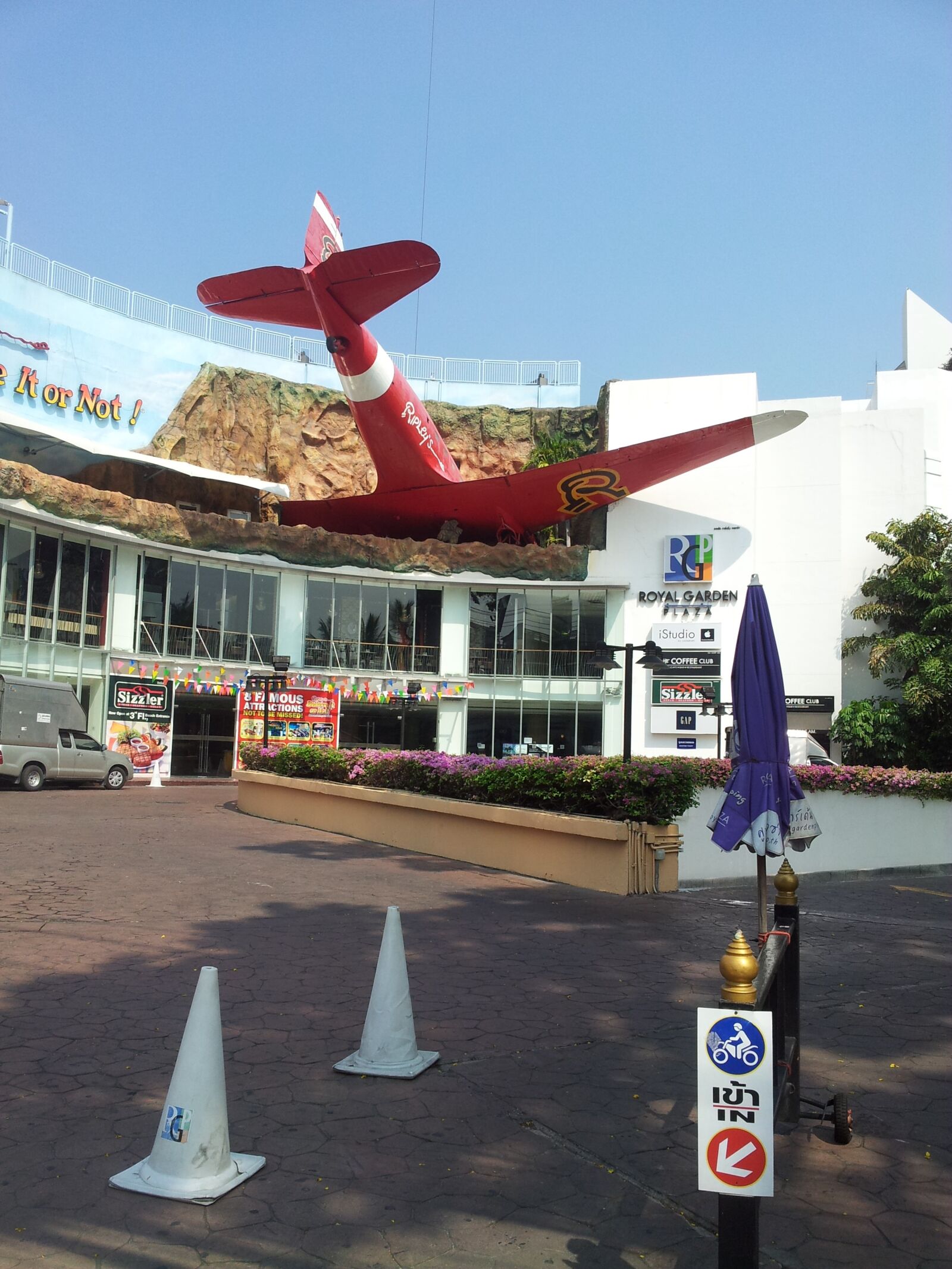 Samsung Galaxy Note sample photo. Plane, commercial, center photography