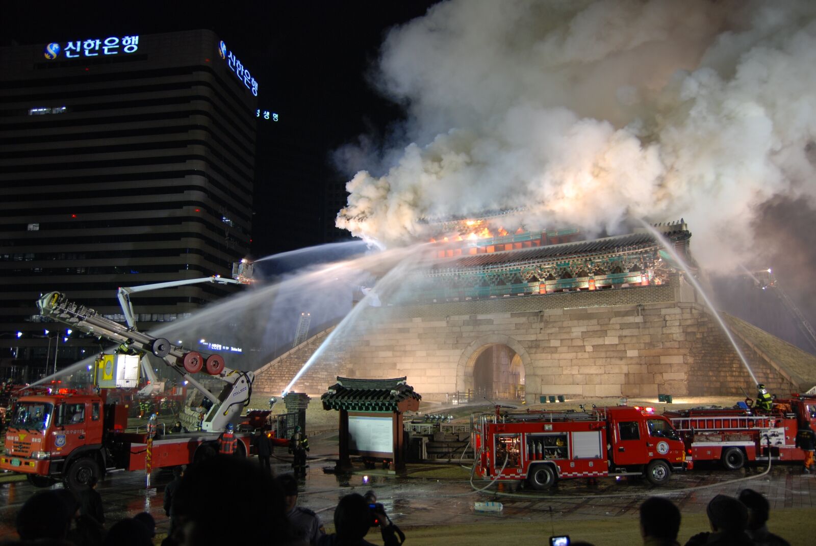 Nikon D80 sample photo. Namdaemun, seoul, fire photography