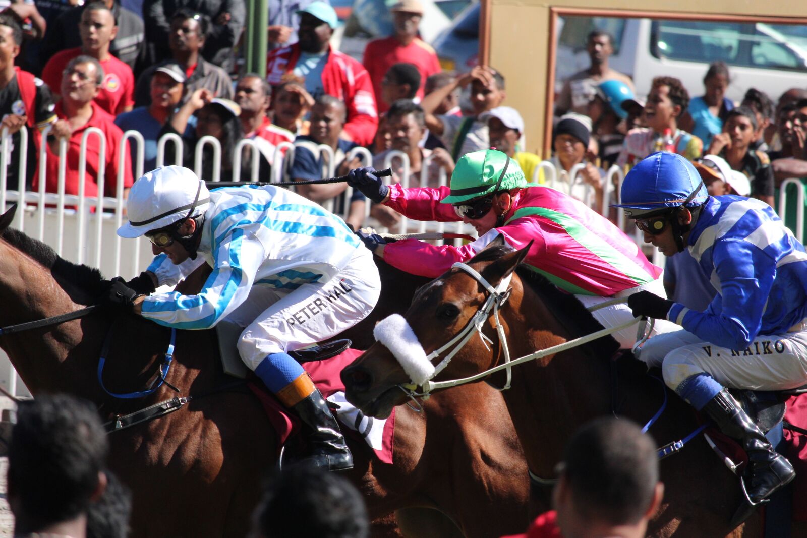 Canon EOS 1200D (EOS Rebel T5 / EOS Kiss X70 / EOS Hi) sample photo. Horse racing, jockey, horse photography