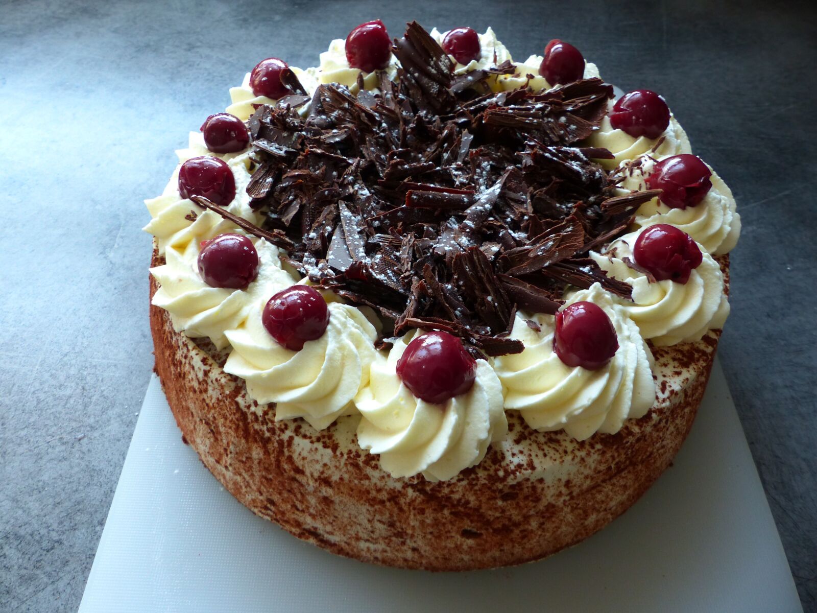 Panasonic Lumix DMC-FZ200 sample photo. Cake, chocolate cake, black photography