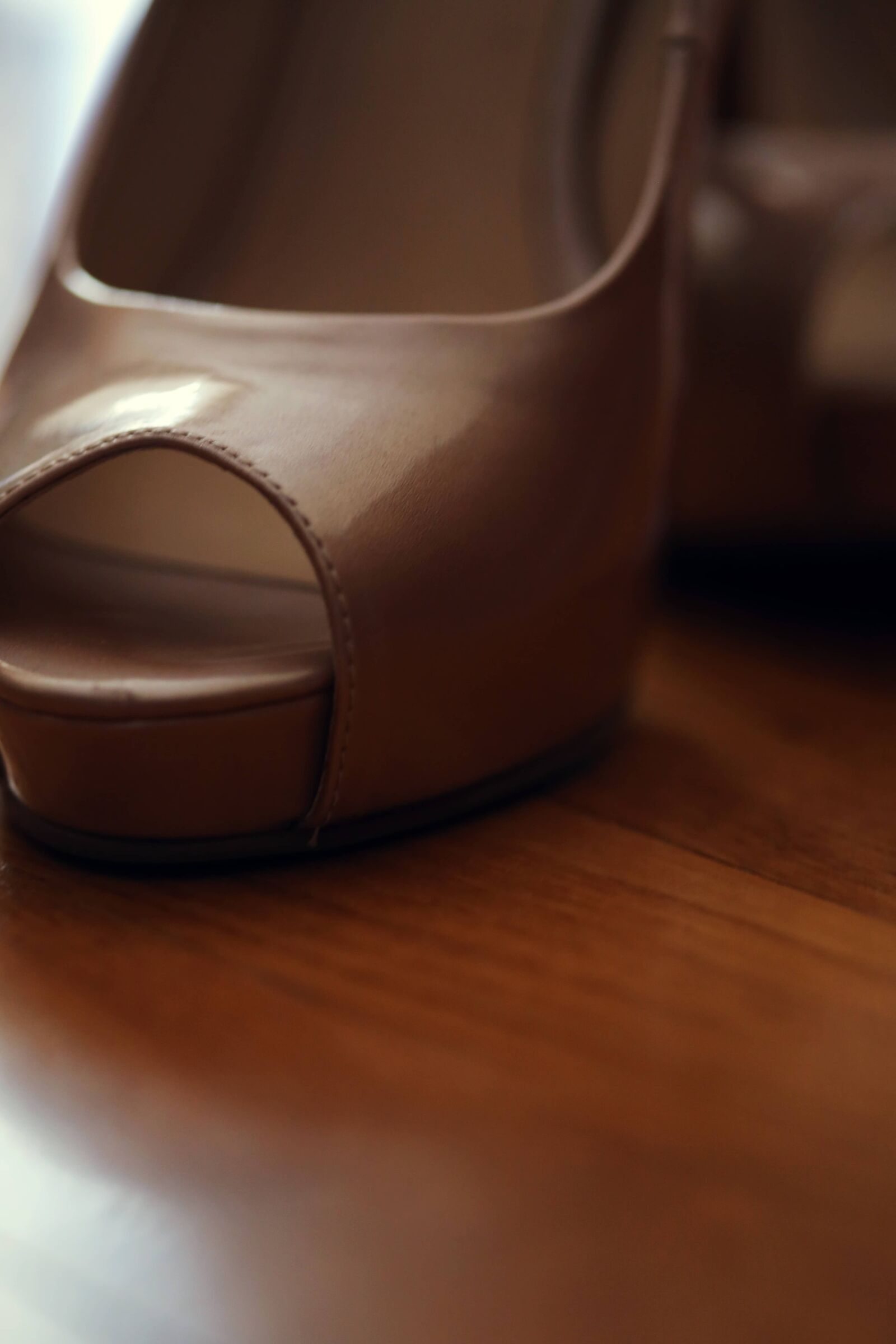 Canon EF 100mm F2.8 Macro USM sample photo. Blurry, elegant, heels, sandal photography