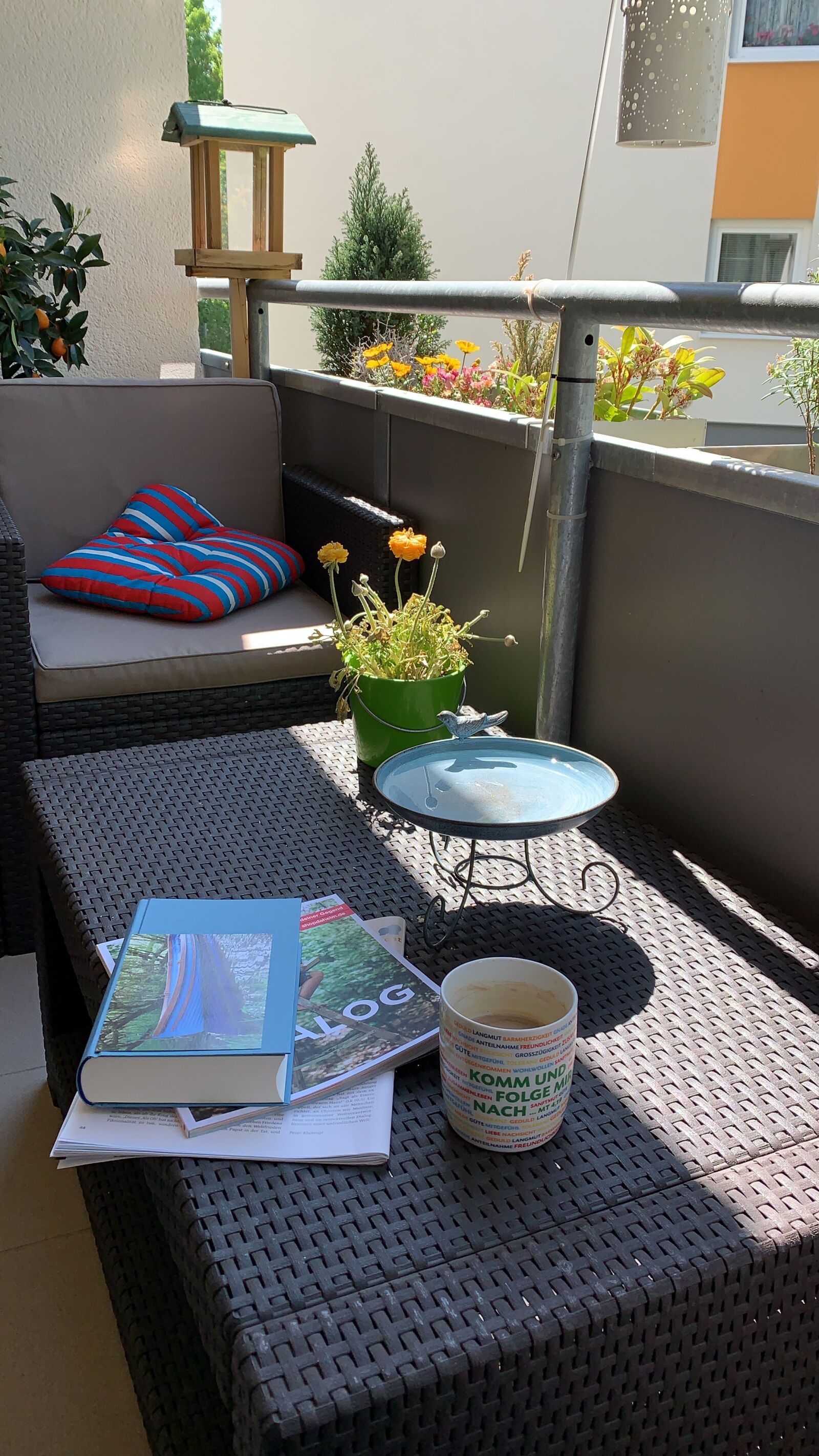 Apple iPhone XR sample photo. Spring, balcony, coffee photography